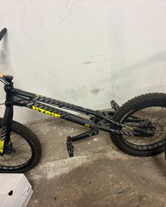 Bici Trial Jitsie 20” – TOP – pronta all’uso