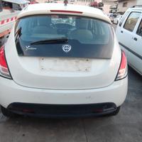 Portellone paraurti stop Lancia y 2015