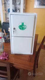 Armadietto per medicinali anni 70 