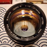 OLYMPUS G.ZUIKO 55 f 1.2 OM System Luminoso