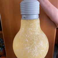 Lampadario a forma di lampadina