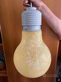 Lampadario a forma di lampadina