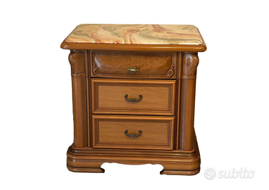 Comodini in legno lucido con piano in marmo