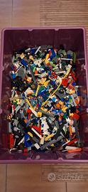 6,5 kg di Lego sfusi più minifigures 