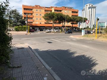 Locale commerciale via Bruxelles Latina