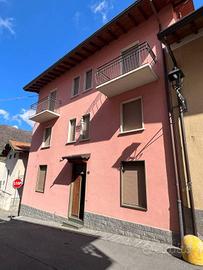 Villa di 320 m² con più di 5 locali a Sormano