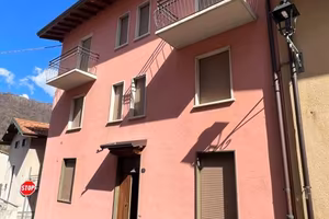 Villa di 320 m² con più di 5 locali a Sormano
