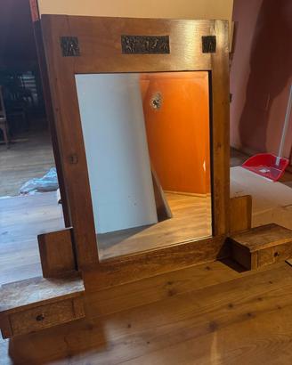 specchio con cornice in legno da bagno