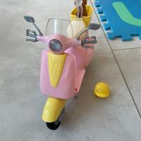 Barbie scooter con casco e cagnolino
