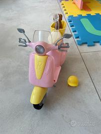 Barbie scooter con casco e cagnolino