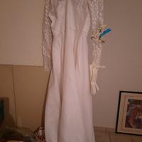 Abito da sposa con scarpe tacco