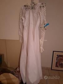 Abito da sposa con scarpe tacco