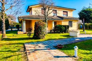 BIFAMILIARE A COLORNO