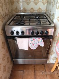 cucina a gas Indesit 