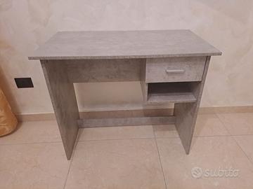 Scrivania nuova nessun graffio