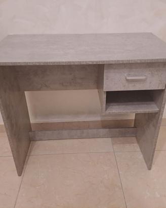 Scrivania nuova nessun graffio