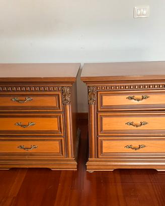 2 Comodini in legno con cassetti