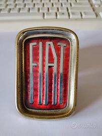 FREGIO LOGO  ANTERIORE PER FIAT 500 EPOCA