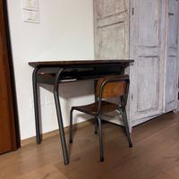 Banco vintage scuola elementare con sedia