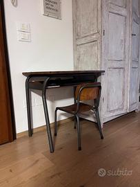 Banco vintage scuola elementare con sedia