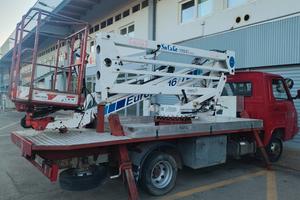 Nissan Trade piattaforma 16 metri