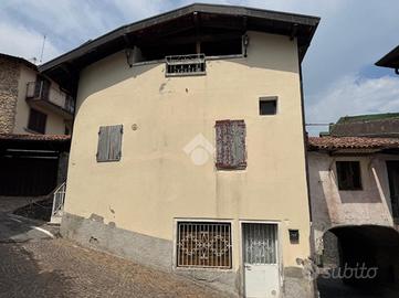 CASA SEMINDIPENDENTE A FONTENO