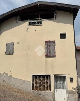 CASA SEMINDIPENDENTE A FONTENO