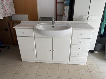 Mobile bagno con lavabo