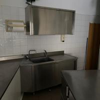 Lavello in acciaio inox con mobile pensile