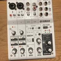 Scheda audio e mixer Yamaha AG06