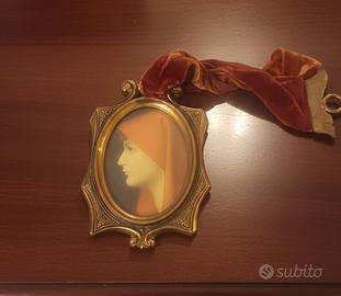 Medaglione ottone con nastro velluto