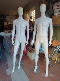 due manichini uomo