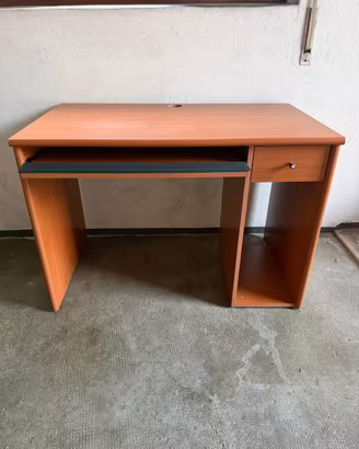 Scrivania porta computer in legno