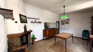 Casa con terreno in località Sant'Anna