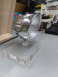 lampada da tavolo con faro moto