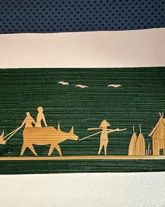 Opera d'arte intarsiata in paglia e fibre vegetali