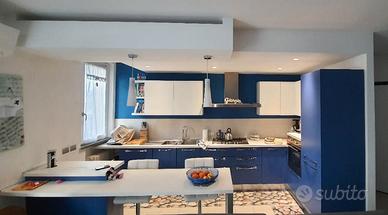 Cucina marchio LUBE bianca e blu 