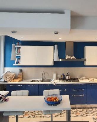 Cucina marchio LUBE bianca e blu 