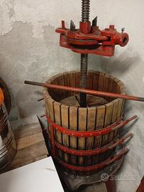 Torchio e macina uva con motore