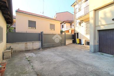 3 LOCALI A RHO