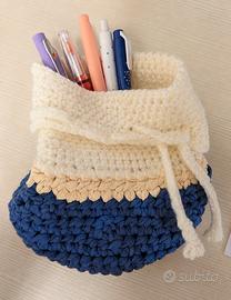 Astuccio handmade all'uncinetto porta oggetti