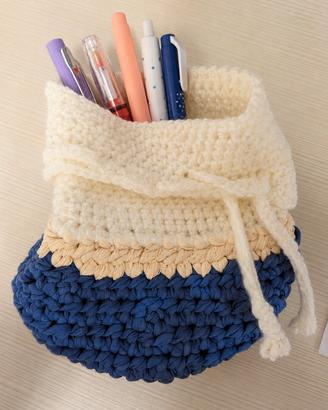 Astuccio handmade all'uncinetto porta oggetti
