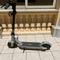 Ninebot KickScooter MAX G30LE Powered by Segway