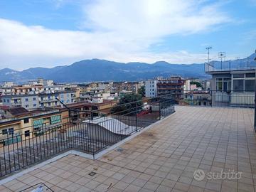 Attico / Mansarda di 245 m² con 3 locali a Pompei