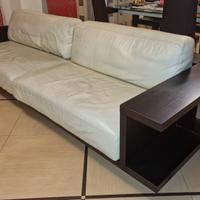 Divano di design in pelle con struttura a vista