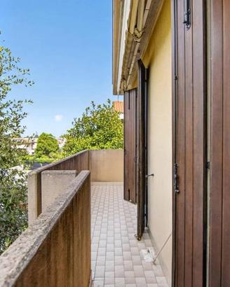 Appartamento di 95 m² con 5 locali e box auto a Sa