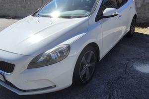 Volvo V40 2.0 D2  - tagliandata tenuta benissimo 