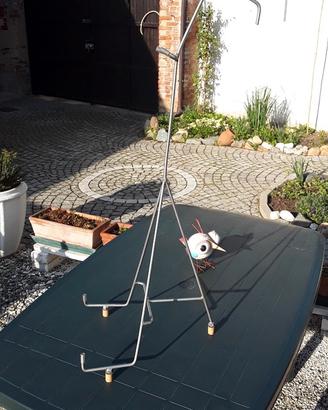 Cavalletto in ferro per appoggiare chitarra