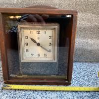 Antica sveglia salvadanaio