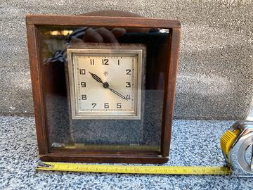 Antica sveglia salvadanaio